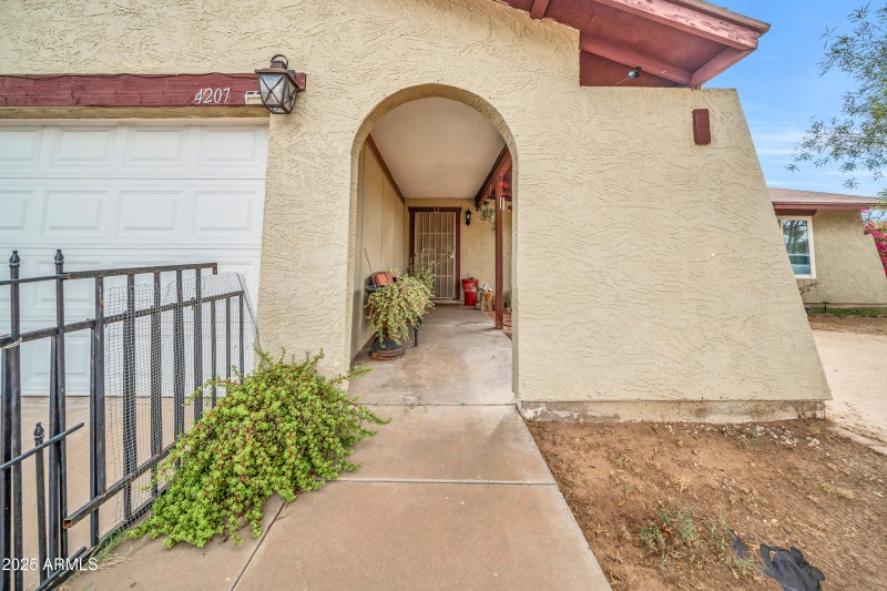 4207 N 79th Ln-3