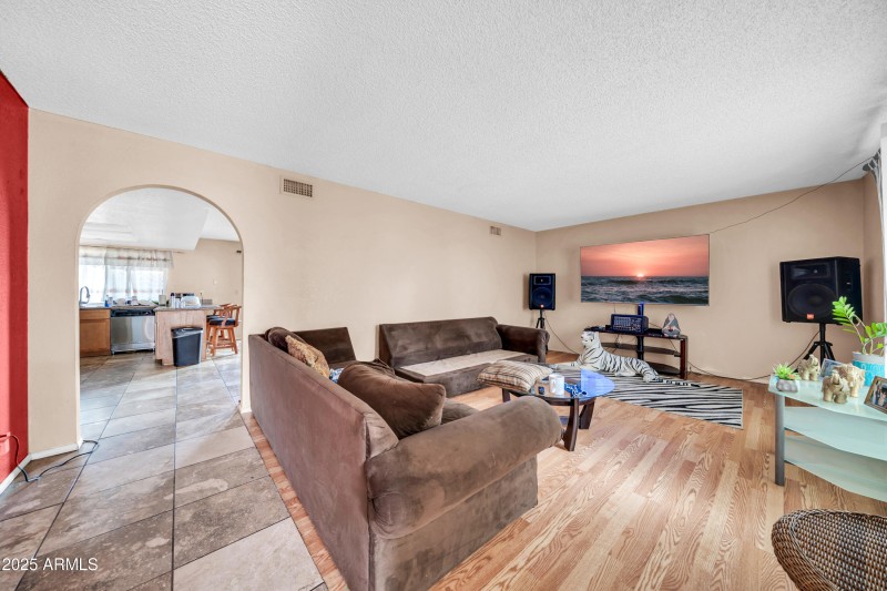 4207 N 79th Ln-9