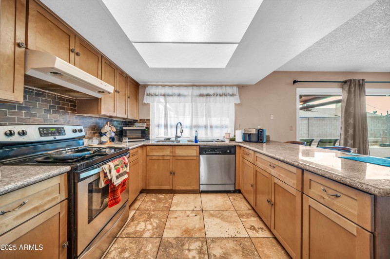 4207 N 79th Ln-13