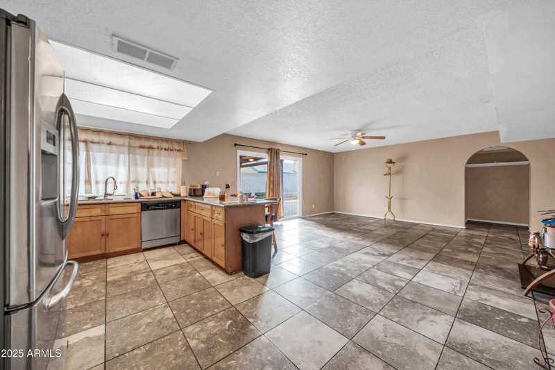 4207 N 79th Ln-15