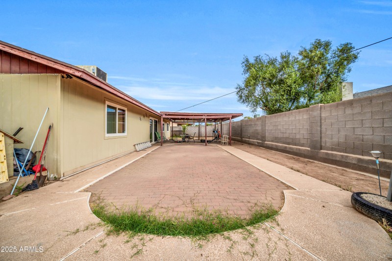 4207 N 79th Ln-29
