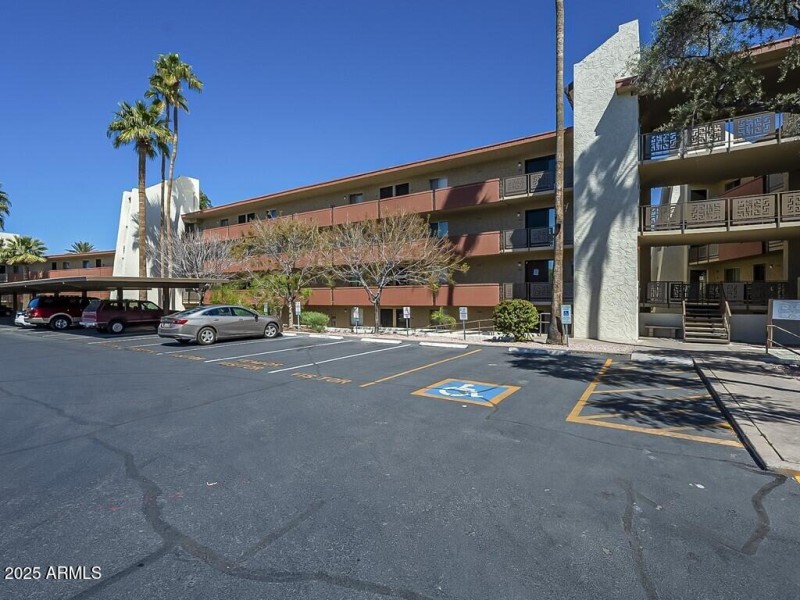024_Exterior View of Building