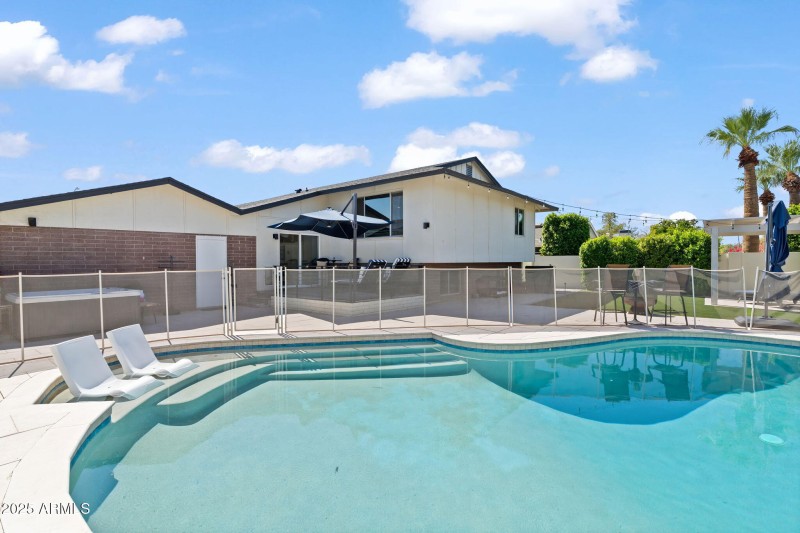 Heated / Chilled Pool