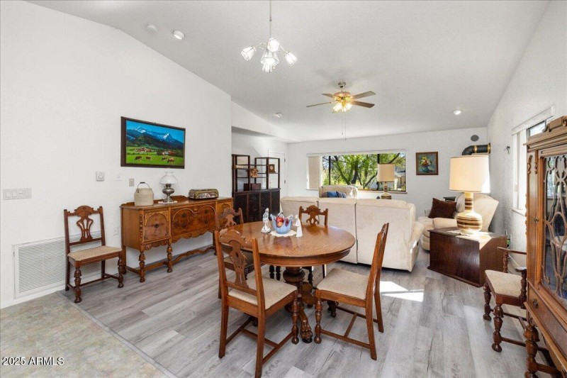 08-Dining room