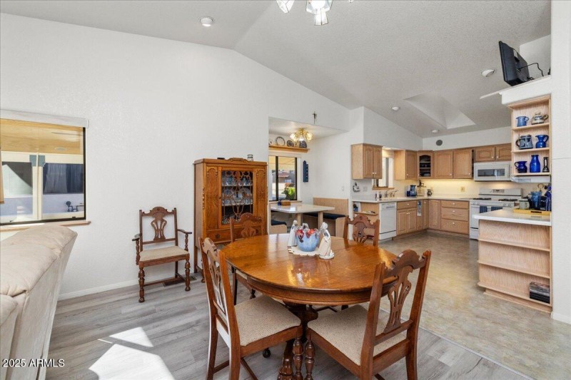09-Dining Room