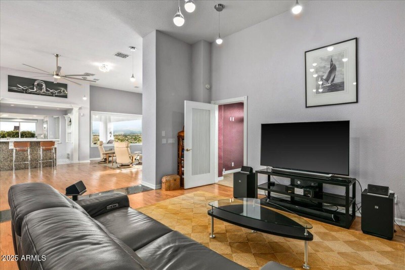 32-Family Room Views