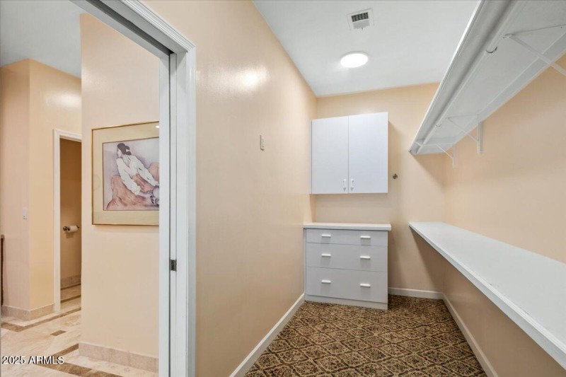 63-Guest Suite ~ Closets