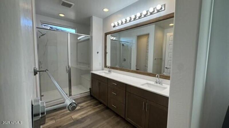 520AC4A2-936D-47D3-BE4D-5A9A7A5B3D3A_4_5