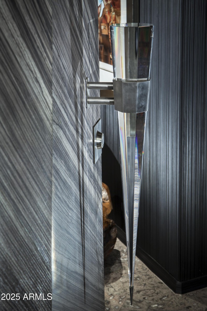 Striking 30” Oblique crystal handle