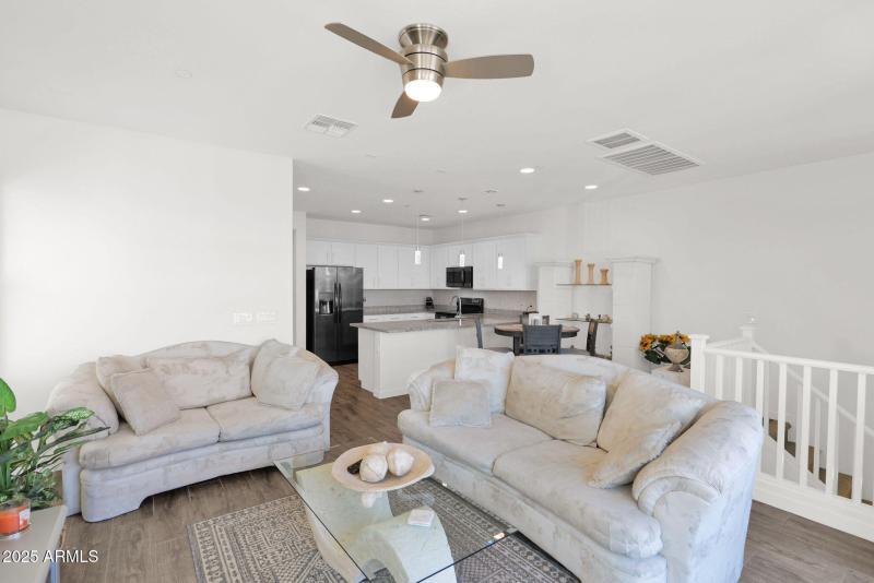 4018 Pony 101 - 07Greatroom