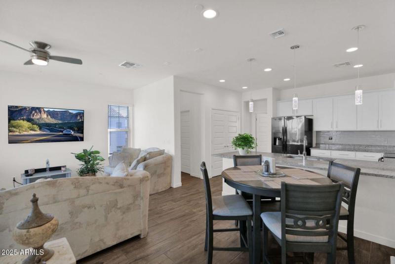 4018 Pony 101 - 04Nook Kitchen Greatroom