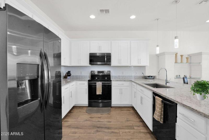 4018 Pony 101 - 12Kitchen1