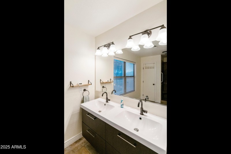 2258 E-017-023-DLB 6311-MLS_Size