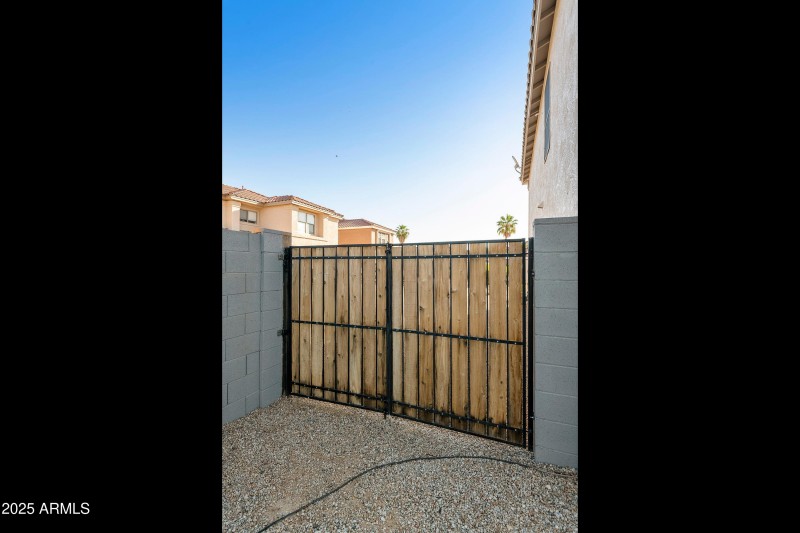 2258 E-035-014-DLB 6301-MLS_Size