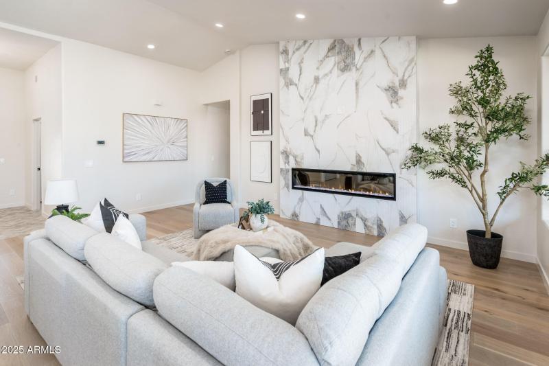 5106 E Wallace Ave - MLS-11