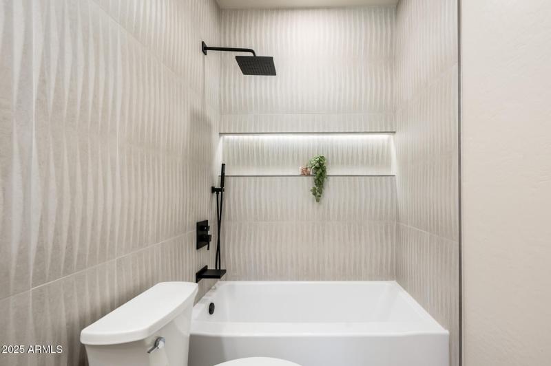 5106 E Wallace Ave - MLS-35