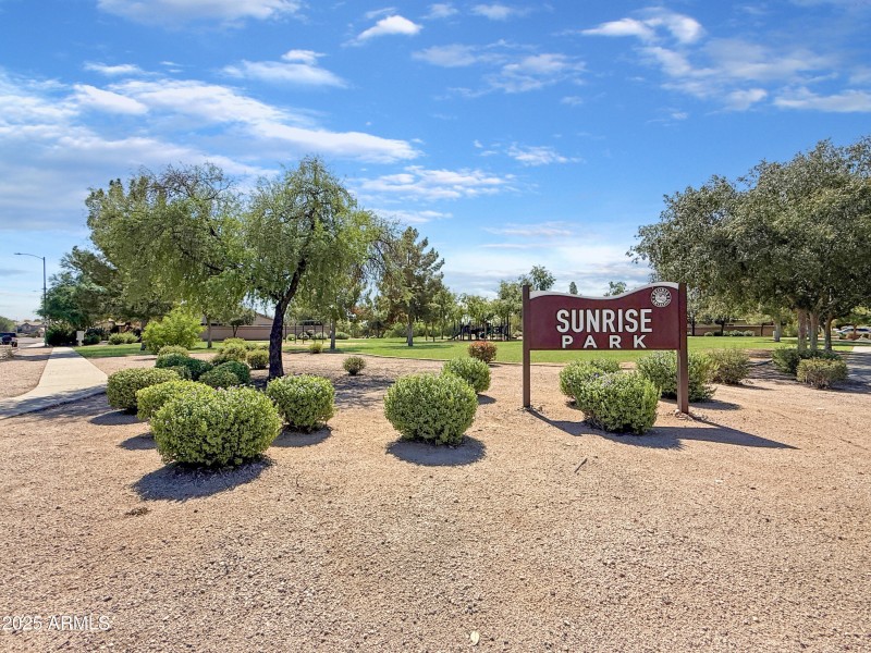 Walking Distance to Sunrise Park