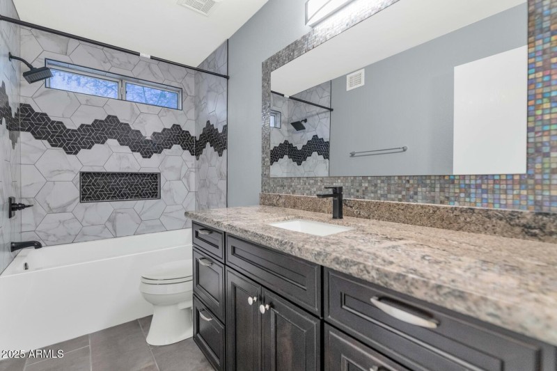 18624 N 39th St-large-018-021-TOD8848-15
