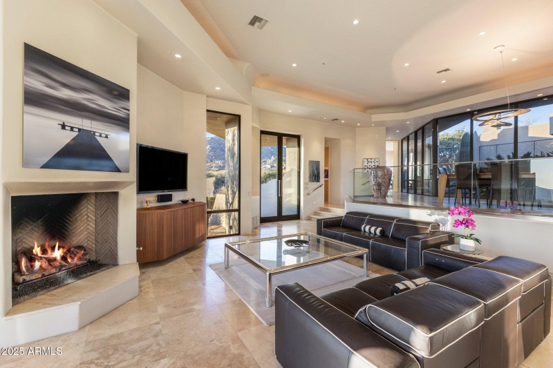 Living room Fireplace