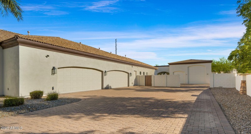 8-web-or-mls-Driveway2