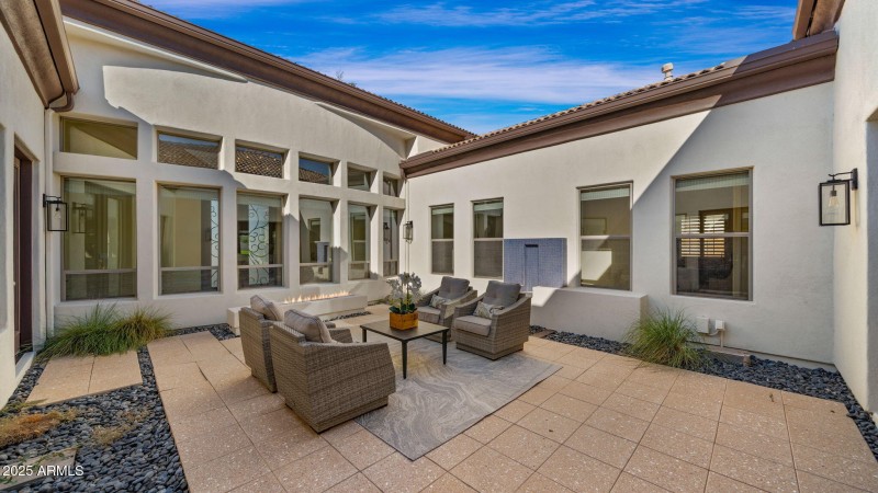 21-web-or-mls-Courtyard3