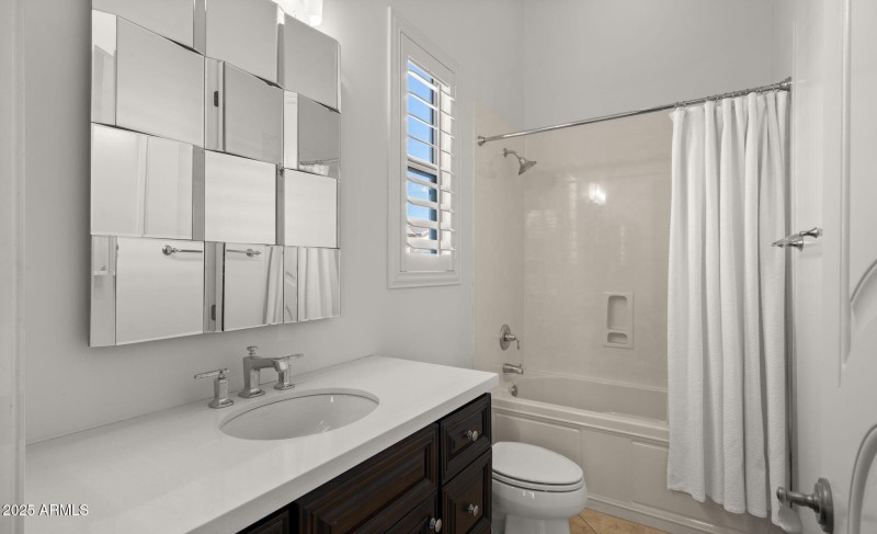 48-web-or-mls-EnSuite Bedroom Three1