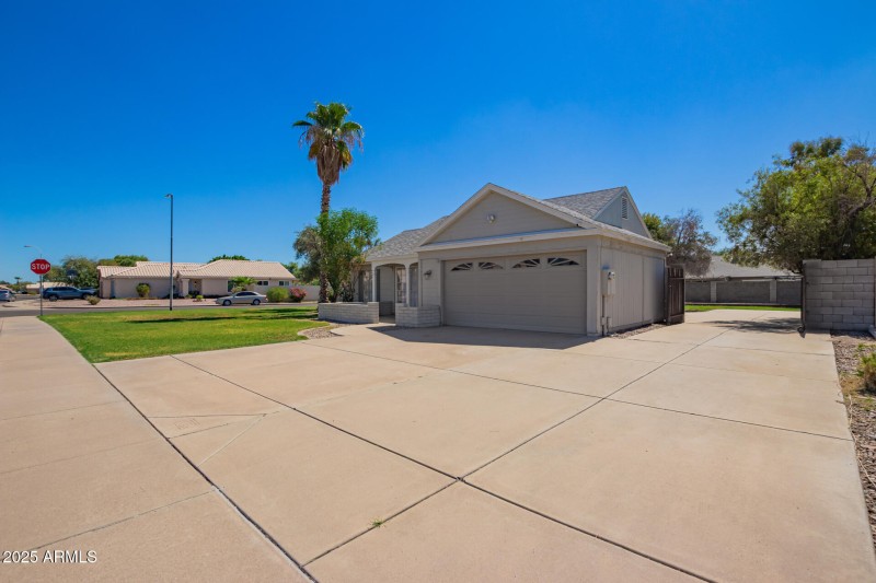 8503 W BLOOMFIELD RD