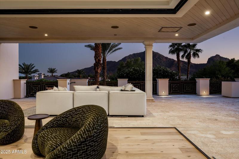 Indoor/Outdoor Living Space
