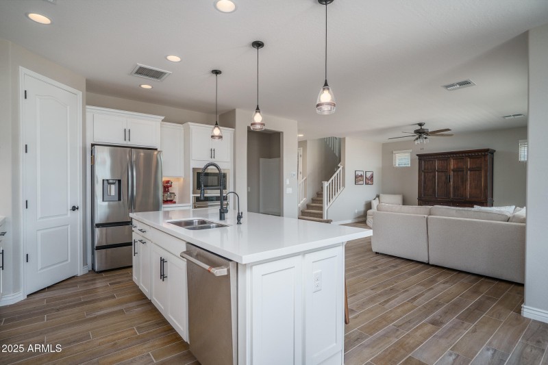 6) KITCHEN