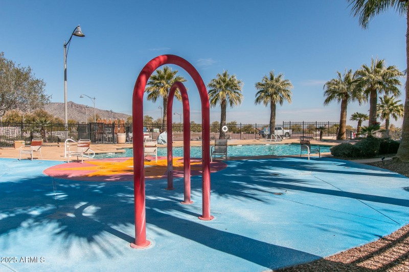 B4) SPLASH PAD