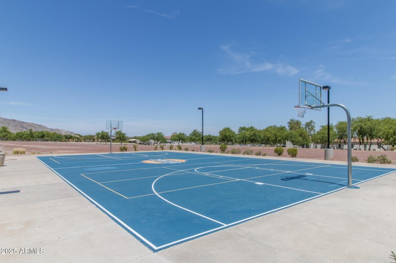 B5) BASKETBALL