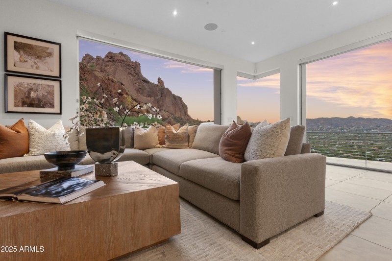 Family room 2