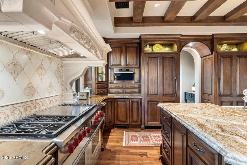 042-Kitchen
