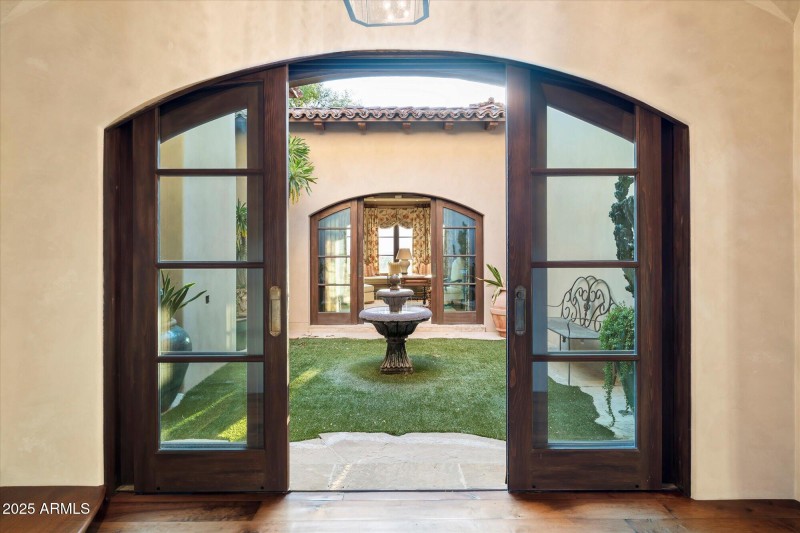 059-Courtyard