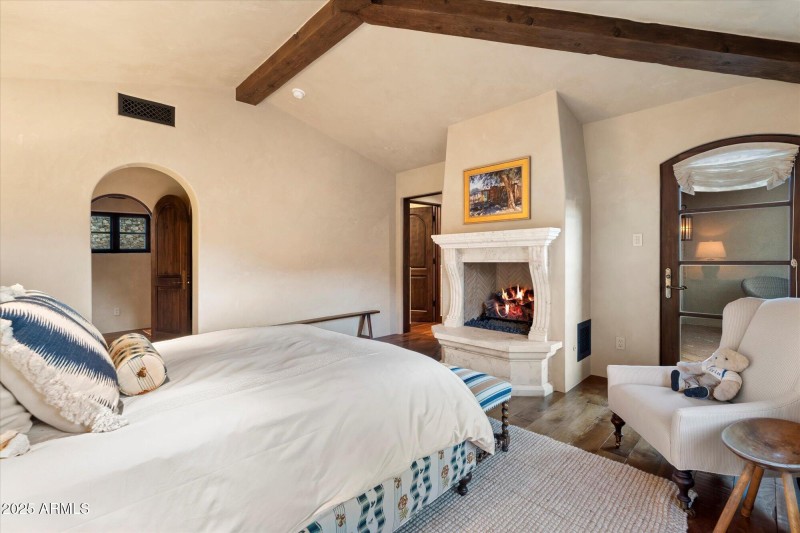 087-Bedroom
