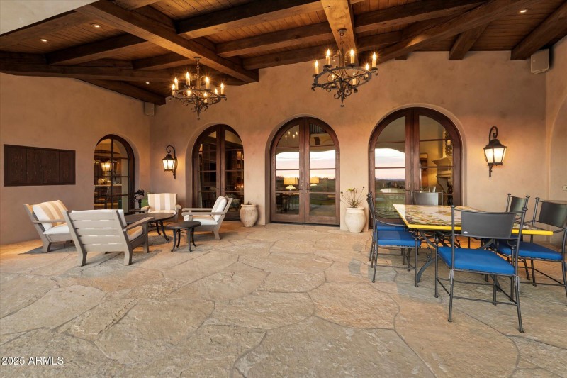 095-Main Patio