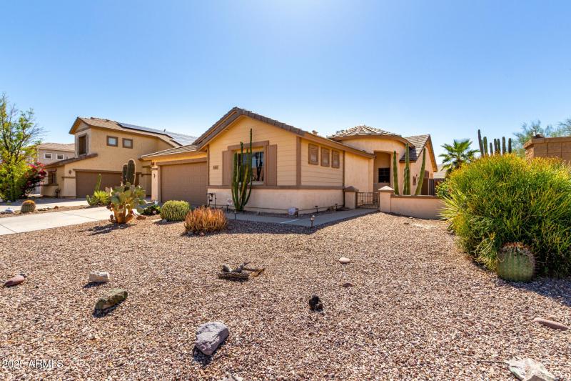 1413 E Holiday Drive