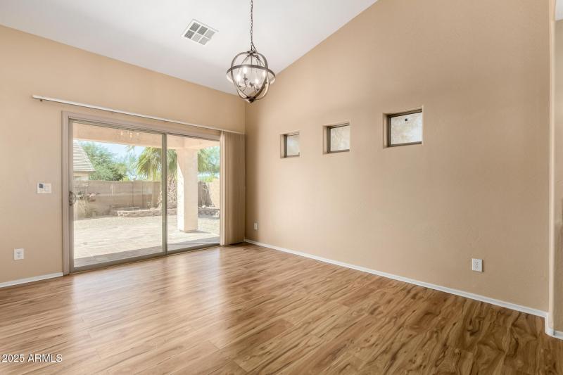 1413 E Holiday Drive