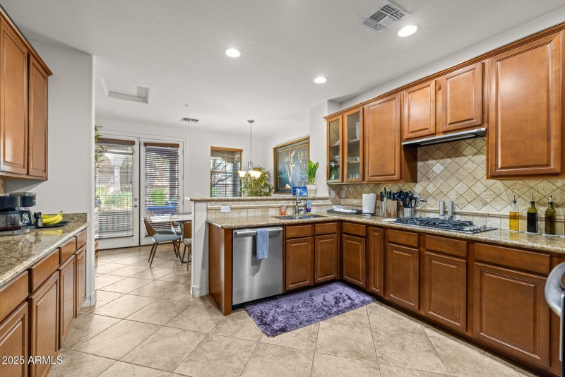 14)KITCHEN