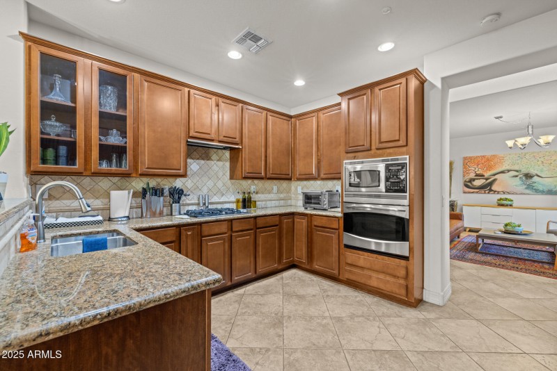 15)KITCHEN