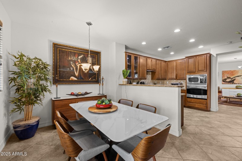 18)KITCHEN