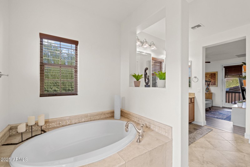 24)PRIMARY BATH UP