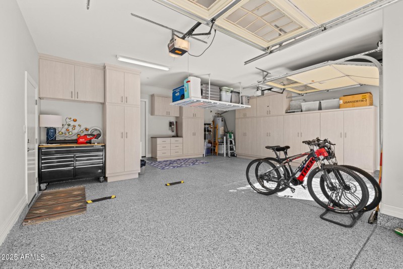 34)GARAGE