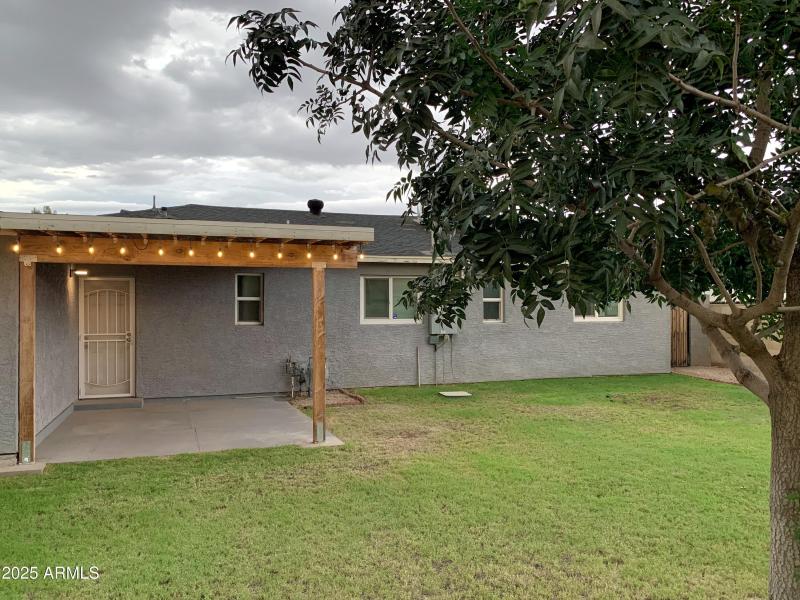 2531 E Indianola Ave