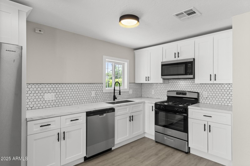 Guest Quarters - Kitchen