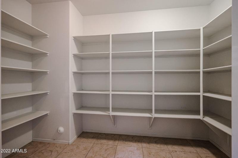 Walk -in Pantry