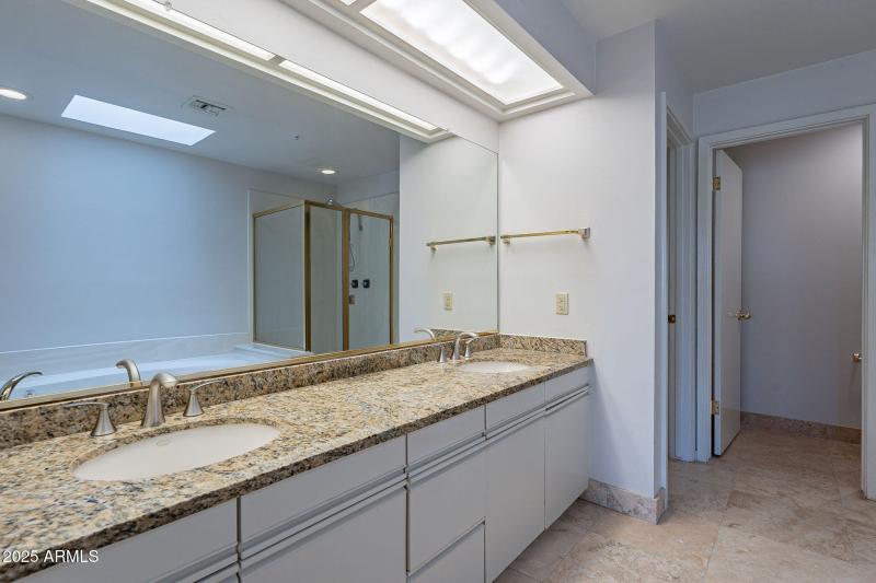 DUAL SINKS WITH PLENTY OF SPACE