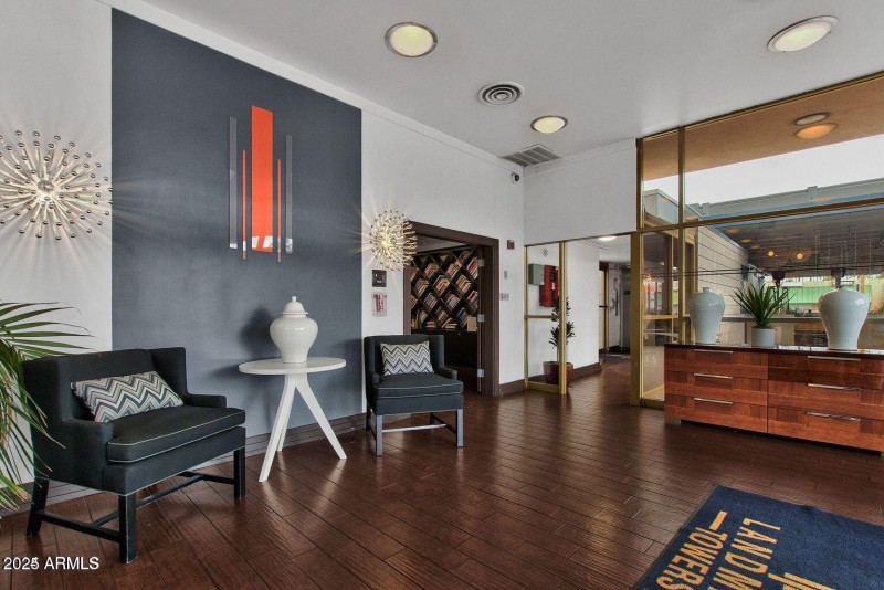 Lobby 04