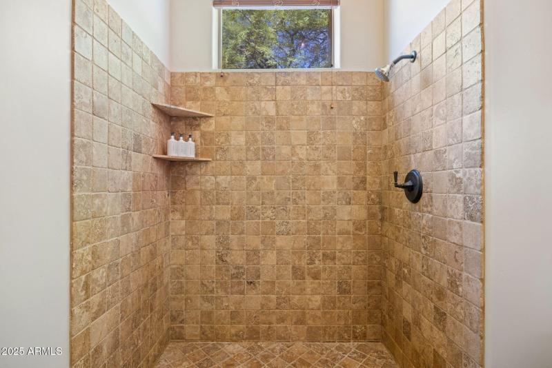 37-web-or-mls-8822-n-172nd-dr