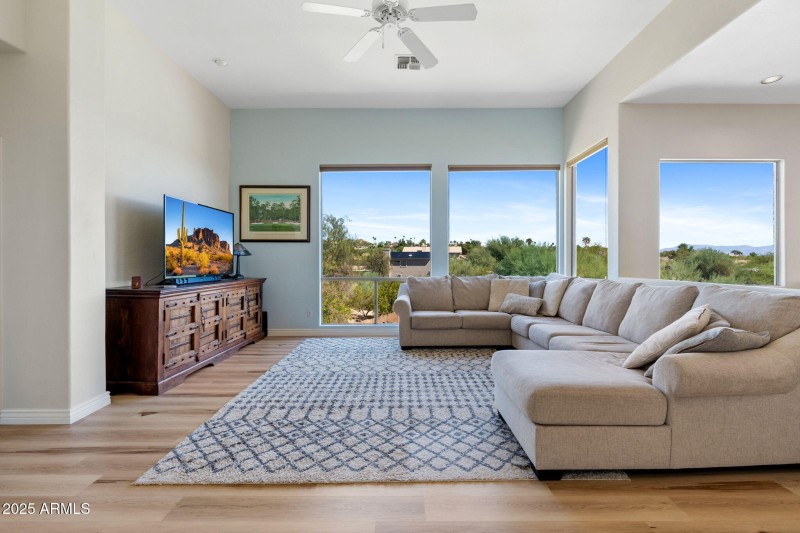 5-web-or-mls-15660-e-tepee-dr